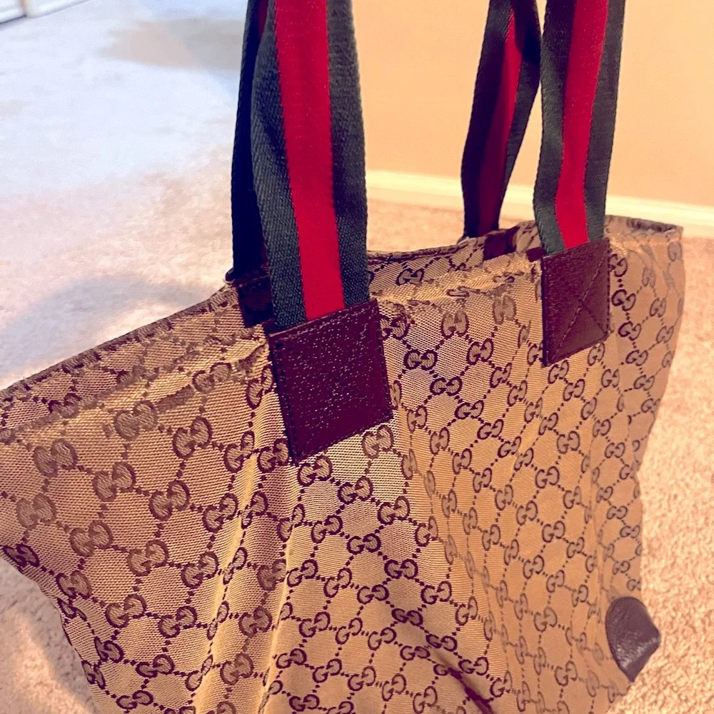 Authentic Gucci tote with reinforced corners - Picture 10 of 13